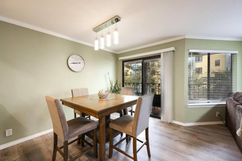 Chic Condo Steps From Petco Park 샌디에이고 외부 사진