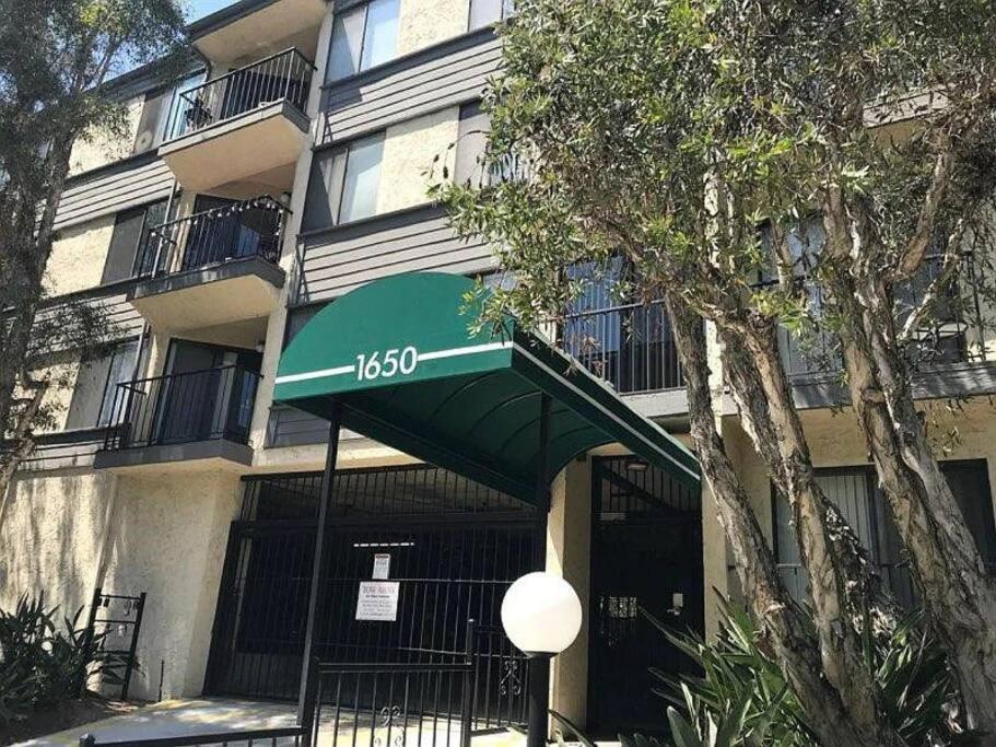 Chic Condo Steps From Petco Park 샌디에이고 외부 사진