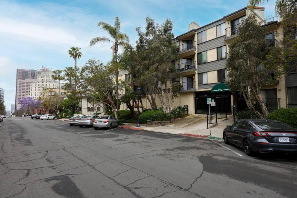 Chic Condo Steps From Petco Park 샌디에이고 외부 사진