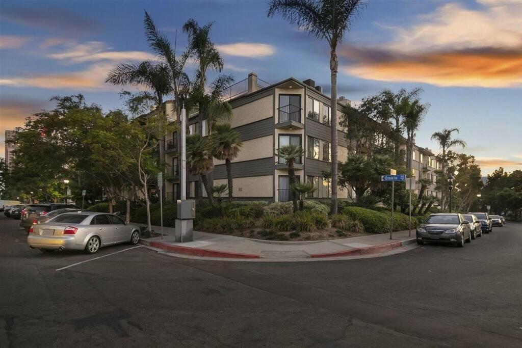 Chic Condo Steps From Petco Park 샌디에이고 외부 사진
