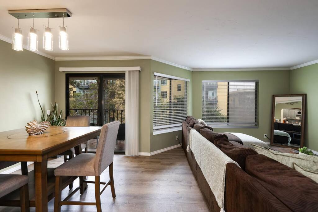 Chic Condo Steps From Petco Park 샌디에이고 외부 사진