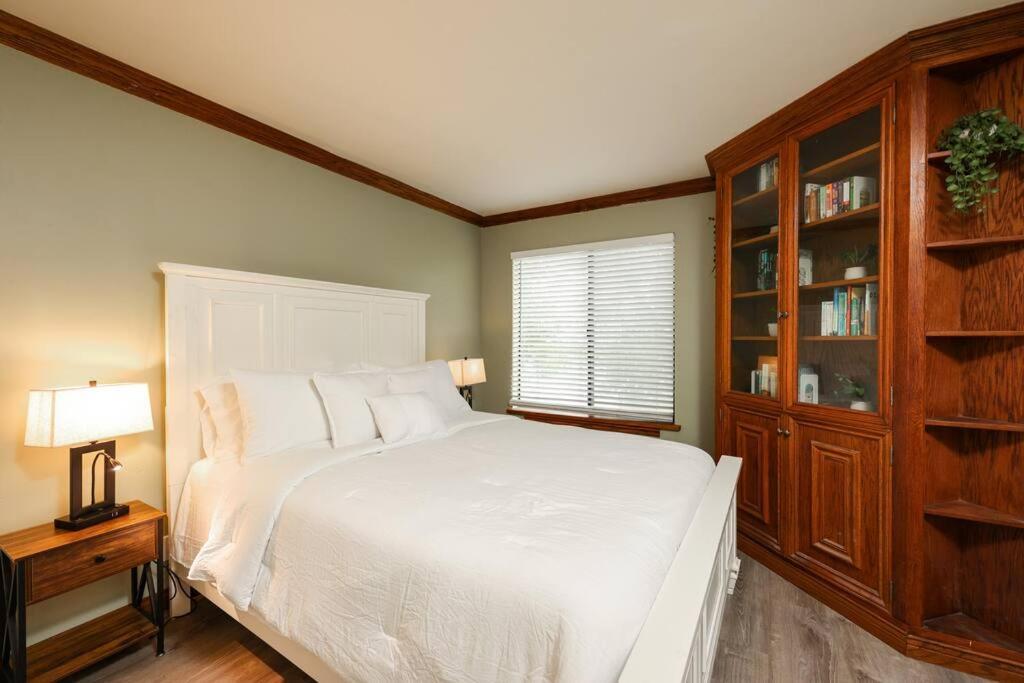 Chic Condo Steps From Petco Park 샌디에이고 외부 사진