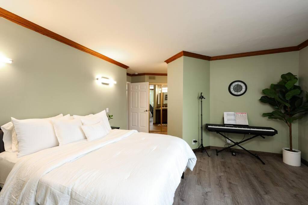 Chic Condo Steps From Petco Park 샌디에이고 외부 사진