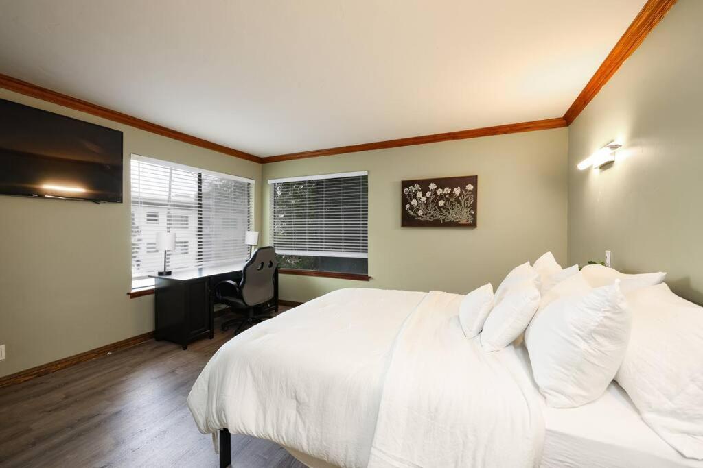 Chic Condo Steps From Petco Park 샌디에이고 외부 사진