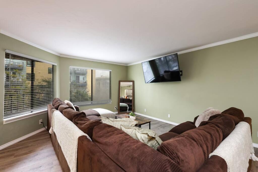 Chic Condo Steps From Petco Park 샌디에이고 외부 사진