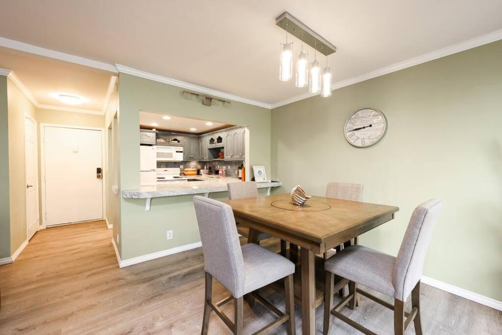 Chic Condo Steps From Petco Park 샌디에이고 외부 사진