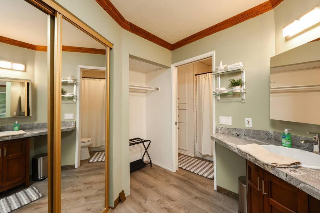 Chic Condo Steps From Petco Park 샌디에이고 외부 사진