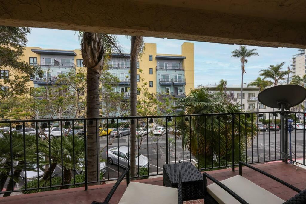 Chic Condo Steps From Petco Park 샌디에이고 외부 사진
