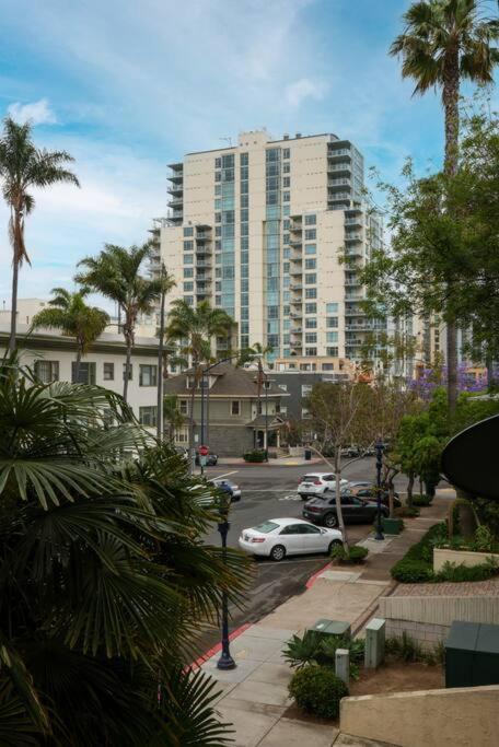 Chic Condo Steps From Petco Park 샌디에이고 외부 사진