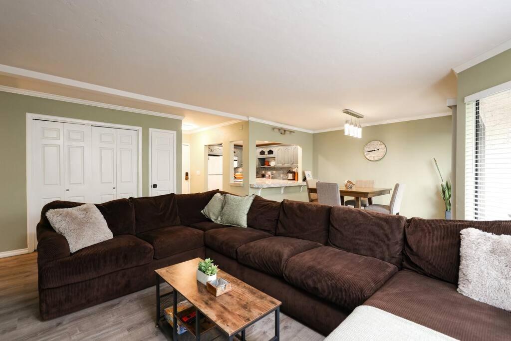 Chic Condo Steps From Petco Park 샌디에이고 외부 사진