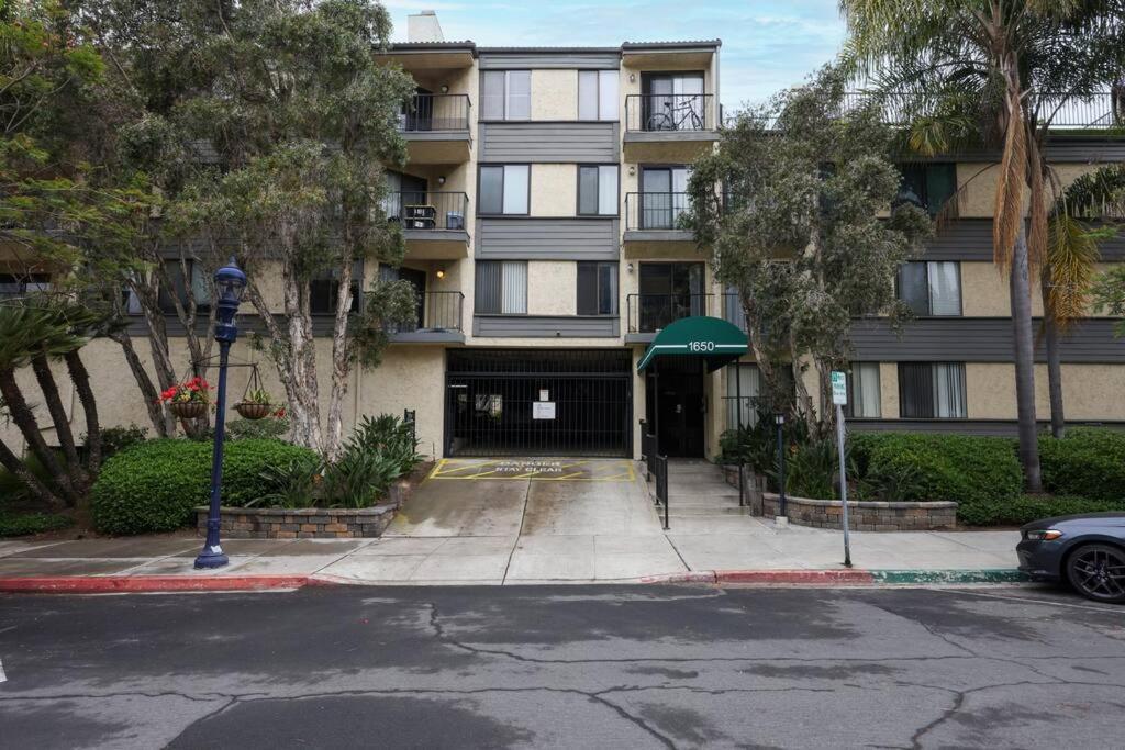 Chic Condo Steps From Petco Park 샌디에이고 외부 사진