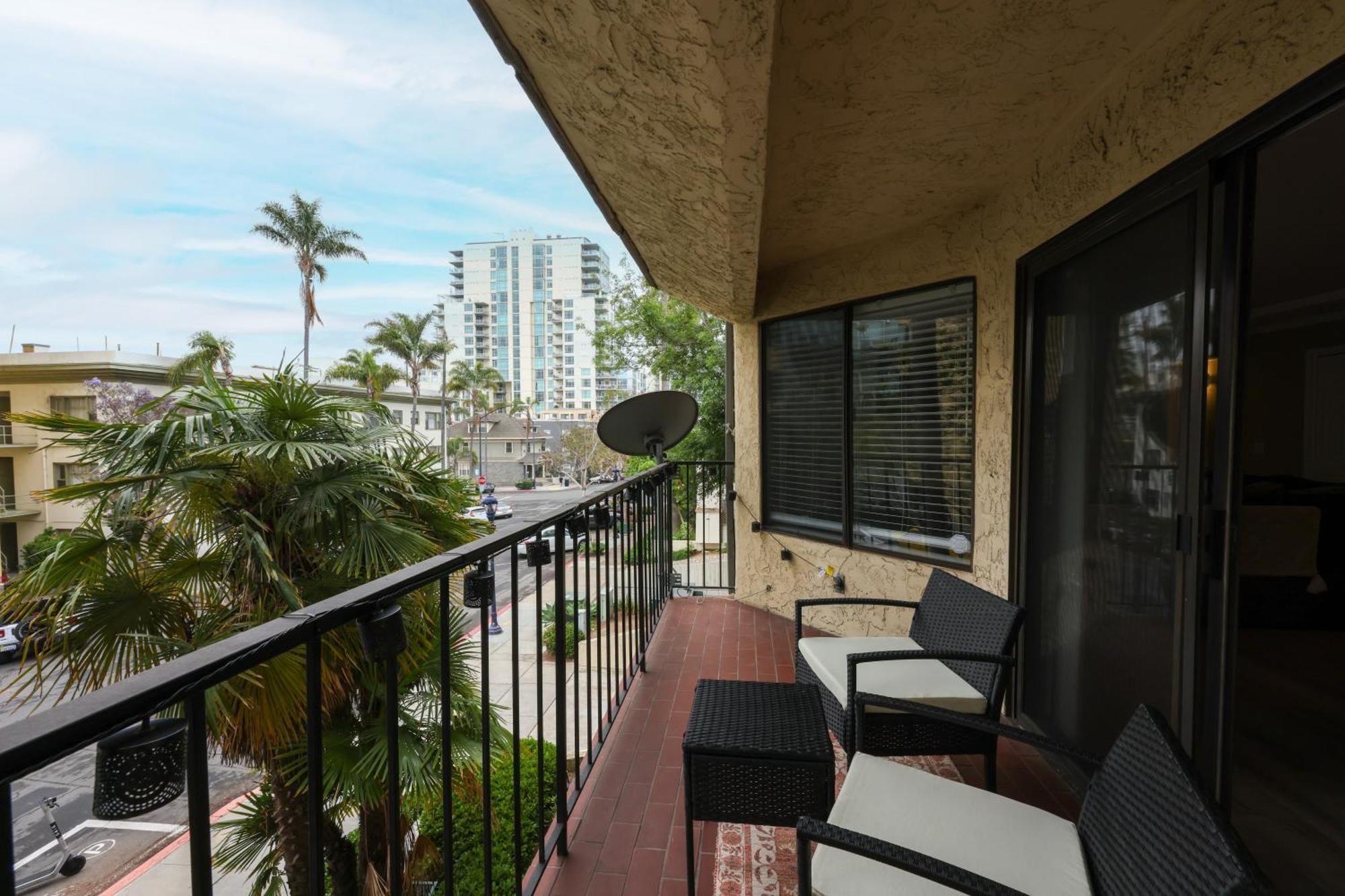 Chic Condo Steps From Petco Park 샌디에이고 외부 사진